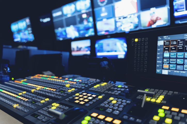 Video Switch Of Television Broadcast, Working With Video And Audio Mixer, Control Broadcasts In Recording Studio. - T...